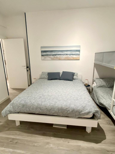 Others 4, Loano: Centro e Mare a portata di mano, Savona