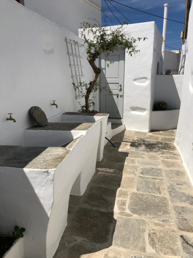 Others 5, Apollonion house, South Aegean