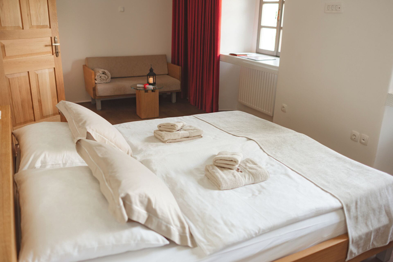 Bedroom 3, Rooms & Apartments Podsreda Castle, Kozje