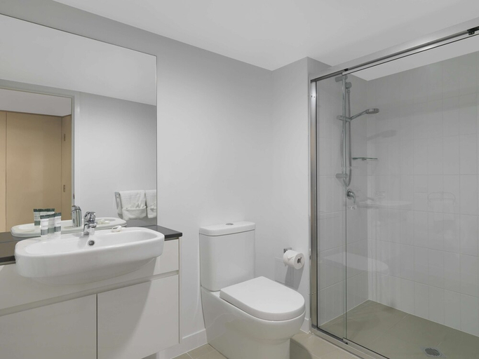 Bathroom 4, Oaks Mackay Carlyle Suites, Mackay - Pt A