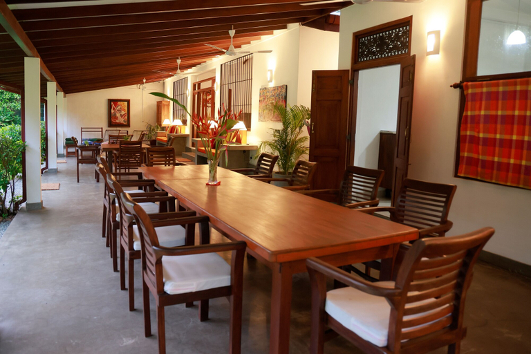 Food & Drinks, South Point Surf House - Whole Villa 5 Bedrooms (Sleeps 14), Habaraduwa