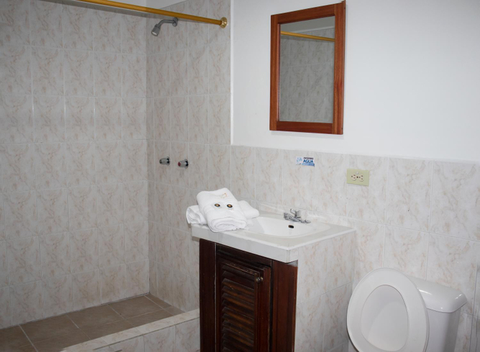 Bathroom 3, Hotel Colonial, Pastaza
