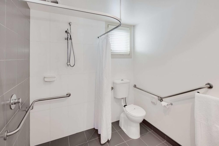 Bathroom 3, Drouin Motel, Baw Baw - Pt B West