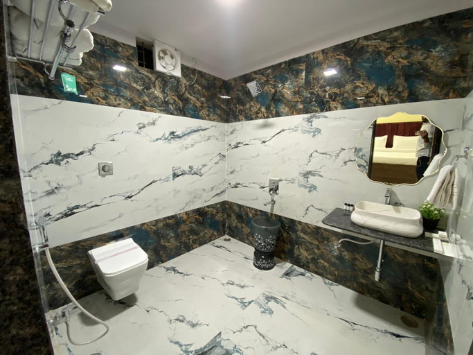Bathroom 2, The River Park Resort, Bastar