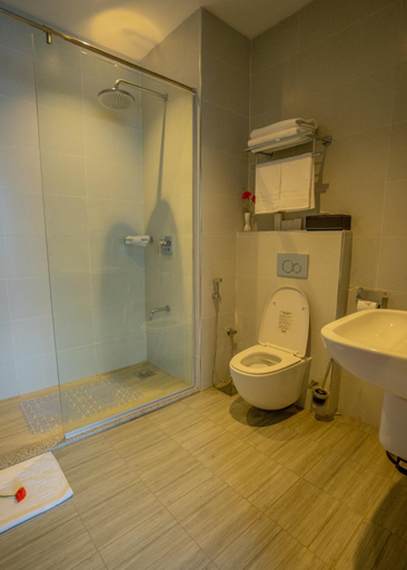 Bathroom 3, Baraka Tower Hotel, Kamukunji