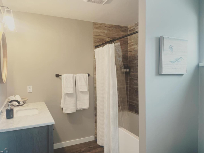 Bathroom 3, Alaska Lake + Lodge at Longmere, Kenai Peninsula