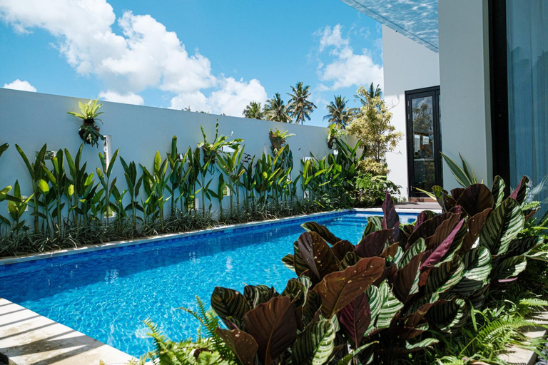 Swimming Pool 13