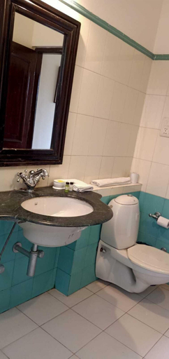 Bathroom 3, Khandwa Haveli, Jaipur