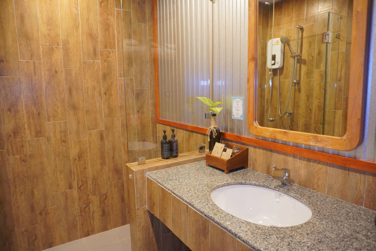 Bathroom 18