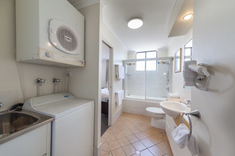 Bathroom 5, Westend Central Apartments, Brisbane