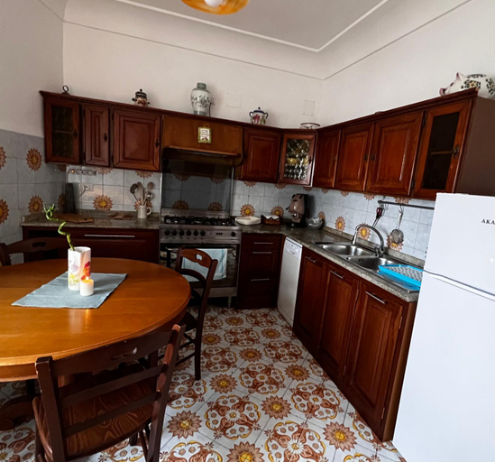 Others 4, Casa Dora, Napoli