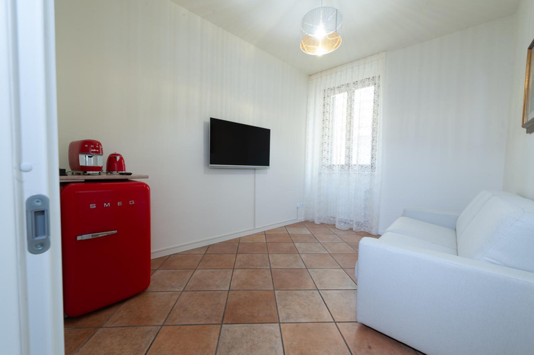 Others 3, Residenza Catullo, Verona