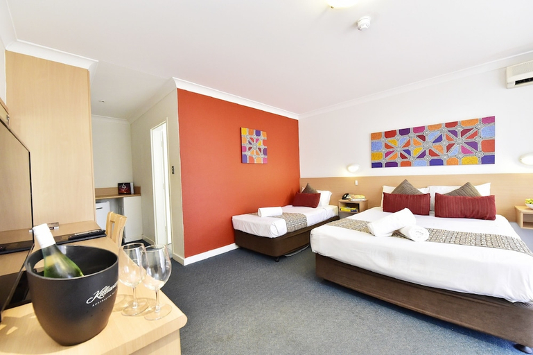 Bedroom 3, greet Hotel Alice Springs, Alice Springs- Stuart