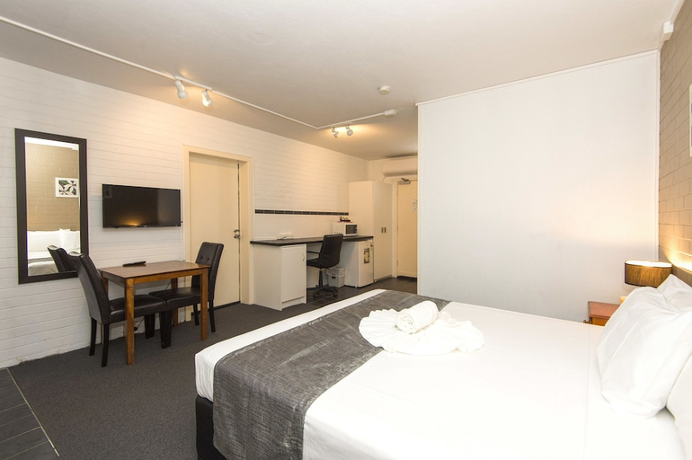 Bedroom 2, Mid City Motor Inn, Mackay - Pt A