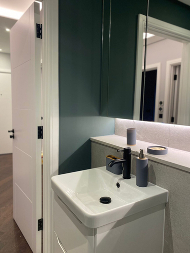 Bathroom 4, Portobello Rd - North Ken by Viridian Apartments, London