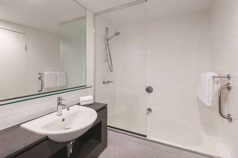 Bedroom 5, Vibe Hotel Darwin Waterfront, City - Inner