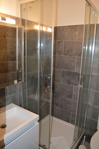Bathroom 5, Appart'hotel Voltaire, Indre