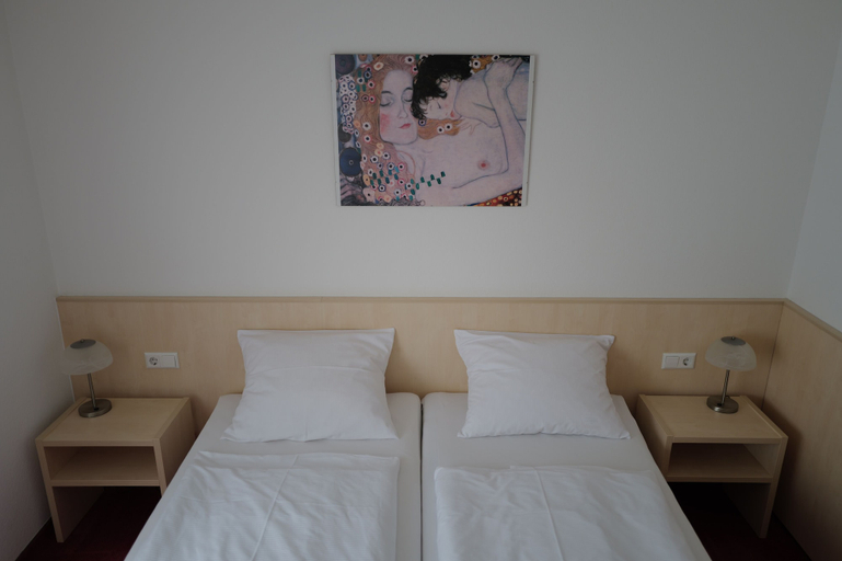 Bedroom 3, Hotel Am Bad, Esslingen