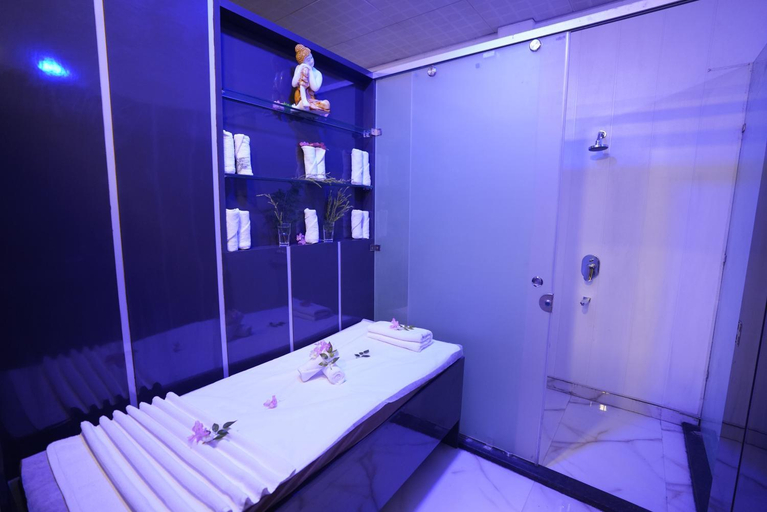 Bathroom 2, Hotel Idhayan Palace, Mathura