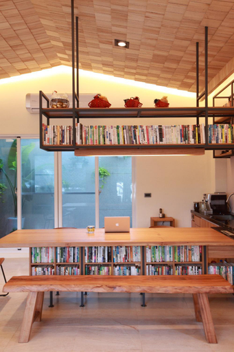 Others 5, Leveeside House, Hualien