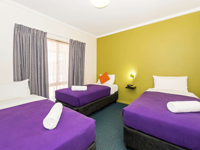 Bedroom 5, ibis Styles Geraldton, Greenough