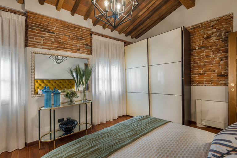 Room 2, La Dorina Penthouse in Lucca, Lucca