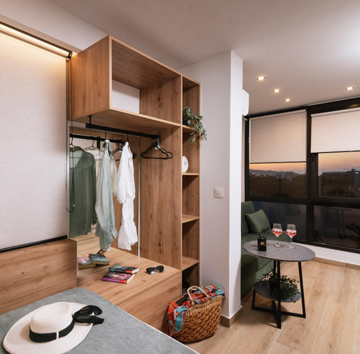 Others 5, Fontem Central Living, Crete