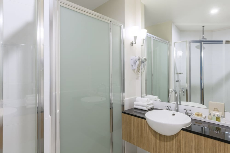Bathroom 5, RACV Goldfields Resort, Hepburn - West