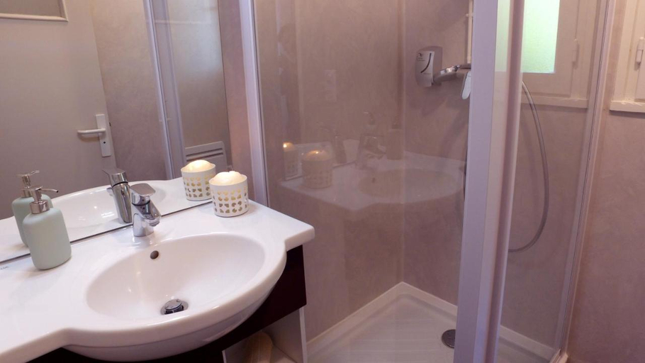 Bathroom, Vvf Villages Champs Sur Tarentaine, Cantal