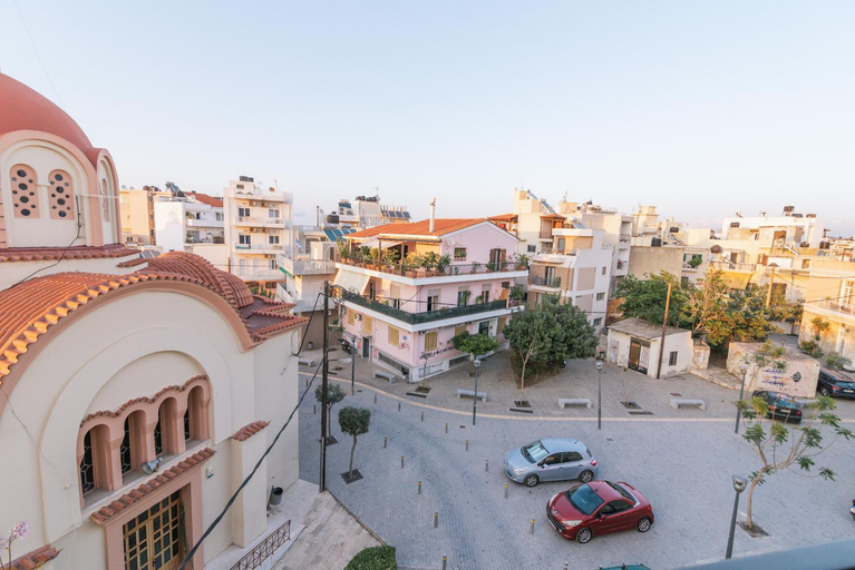 Others 4, Fontem Central Living, Crete