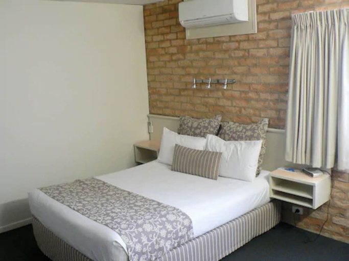 Bedroom 2, Quality Hotel Robertson Gardens, Robertson