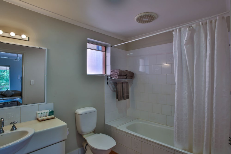 Bathroom 3, Moonlight Bay Suites, Broome