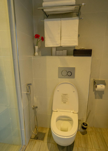 Bathroom 3, Baraka Tower Hotel, Kamukunji