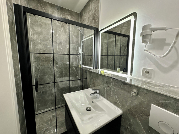 Bathroom 5, Durmaz Hotel, Region Hannover