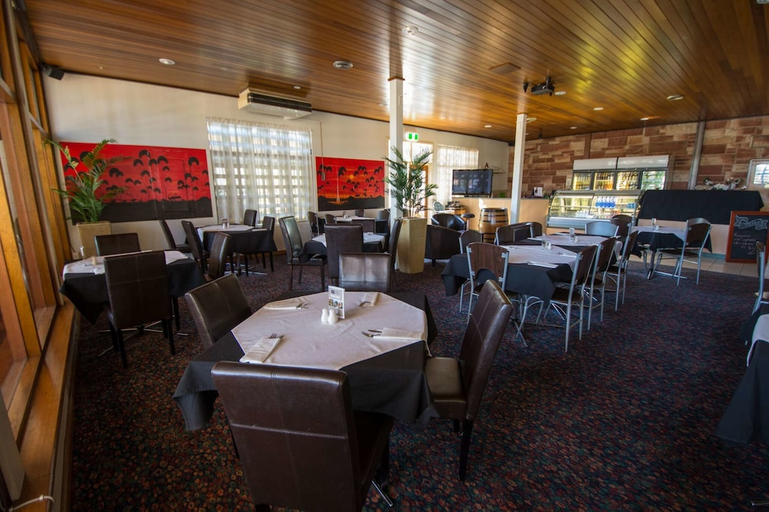 Food & Drinks 5, Elkira Court Motel, Alice Springs- Stuart