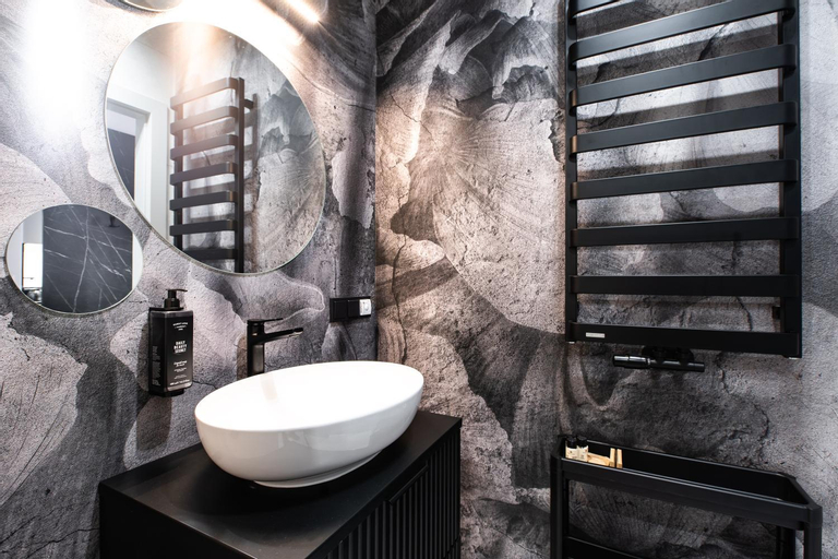 Bathroom 10