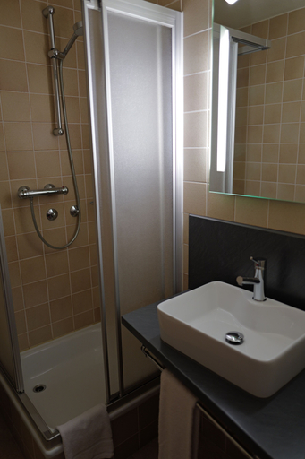 Bathroom 4, Hotel Am Bad, Esslingen