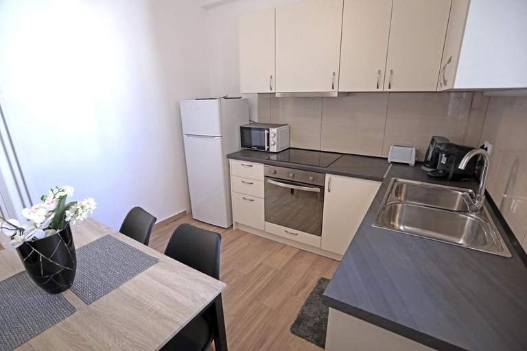 Others 2, Phaedrus Living Piraeus Abstract Flat, Attica