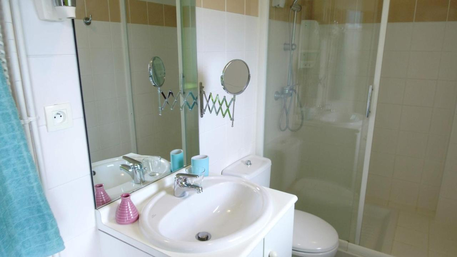 Bathroom 4, Vvf Villages Vendes, Cantal