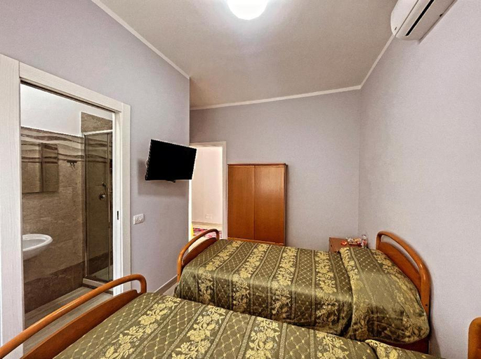 Others 3, Sweet Stay, Rome