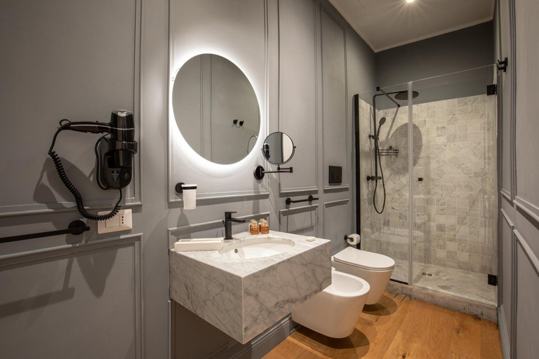 Bathroom 5, Garden Palace, Rome