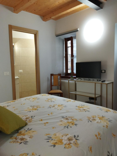 Others 4, Casa Elisa affittacamere, Novara