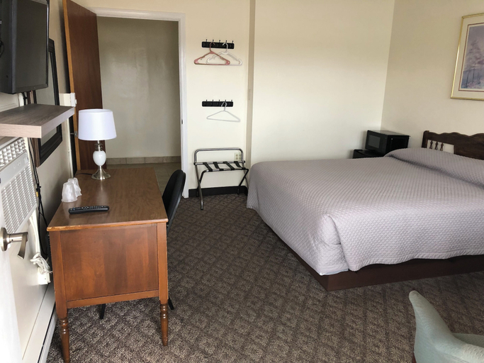 Bedroom 2, Dav-Ed Motel, Ashtabula