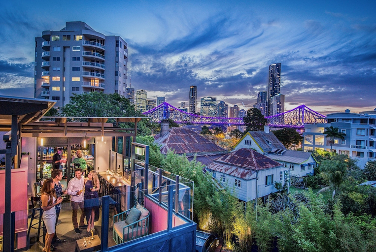 Exterior & Views