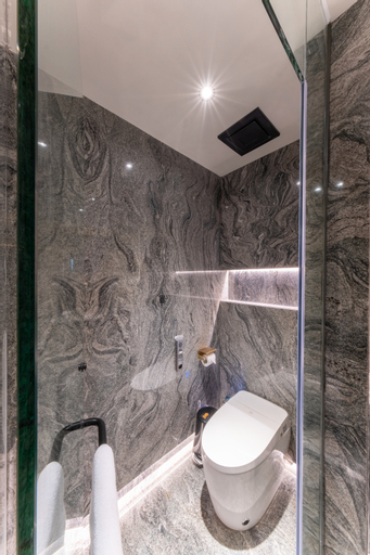 Bathroom 9