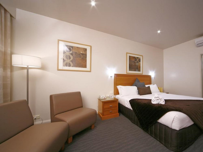 Bedroom 3, Wyndhamere Motel Shepperton, Shepparton