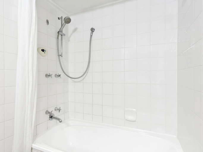 Bathroom 16