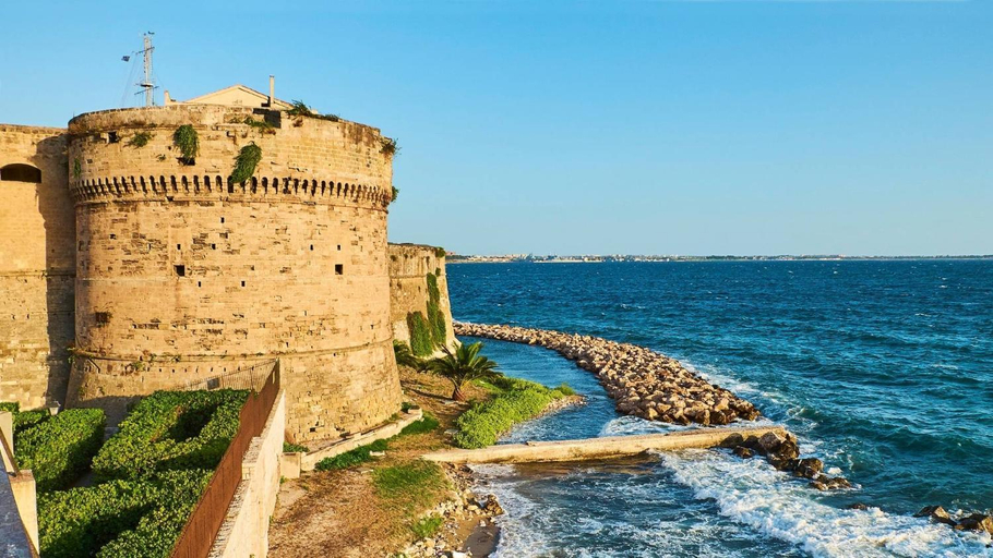 Others 5, Il Pavone, Taranto