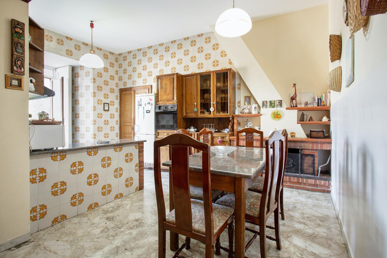 Others 2, Spacious Apartment in Cava de' Tirreni with Mountain View., Salerno