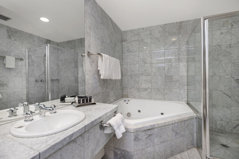 Bathroom 4, All Seasons Resort Hotel Bendigo, Gr. Bendigo - Inner East